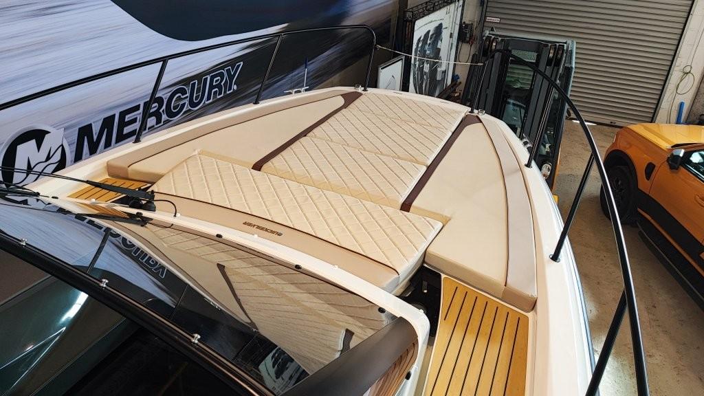 Activ 875 Sundeck 2x200PS V6