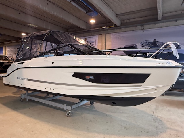 Quicksilver Activ 755 Cruiser mit Mercury 250PS Lagerboot