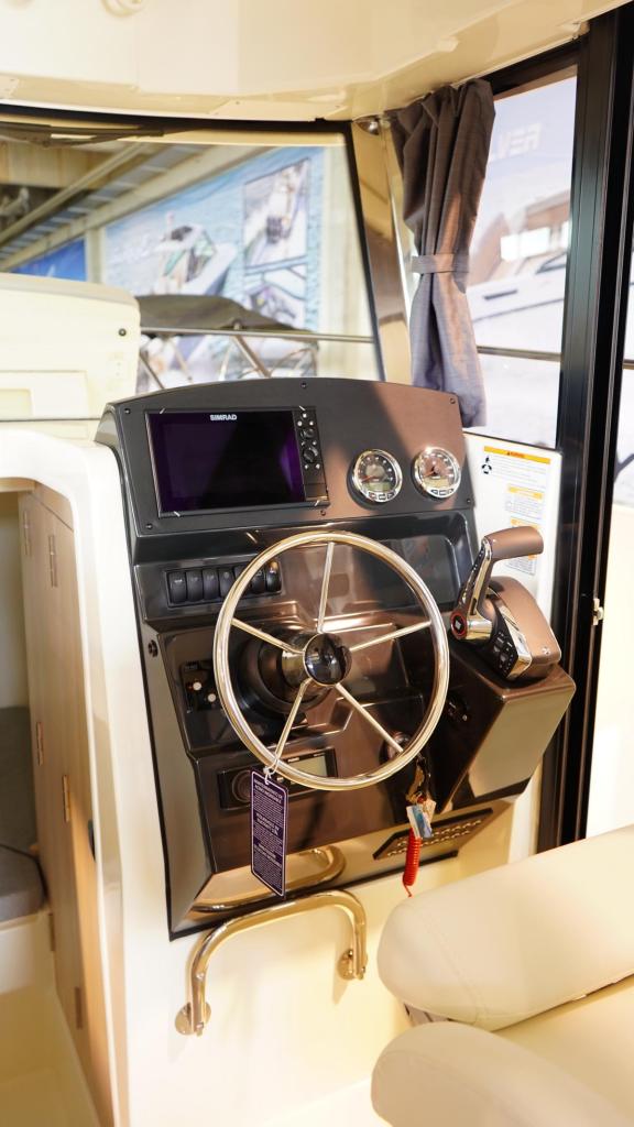 Captur 805 Pilothouse mit 300 PS Captur 805 Pilothouse mit 300 PS