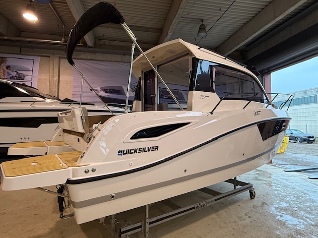 Quicksilver Activ 805 Weekend inkl. Mercury 250 PS, Lagerboot