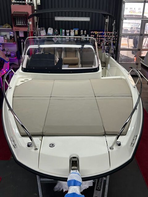 Quicksilver Activ 675 Sundeck mit Mercury 175 PS Lagerboot