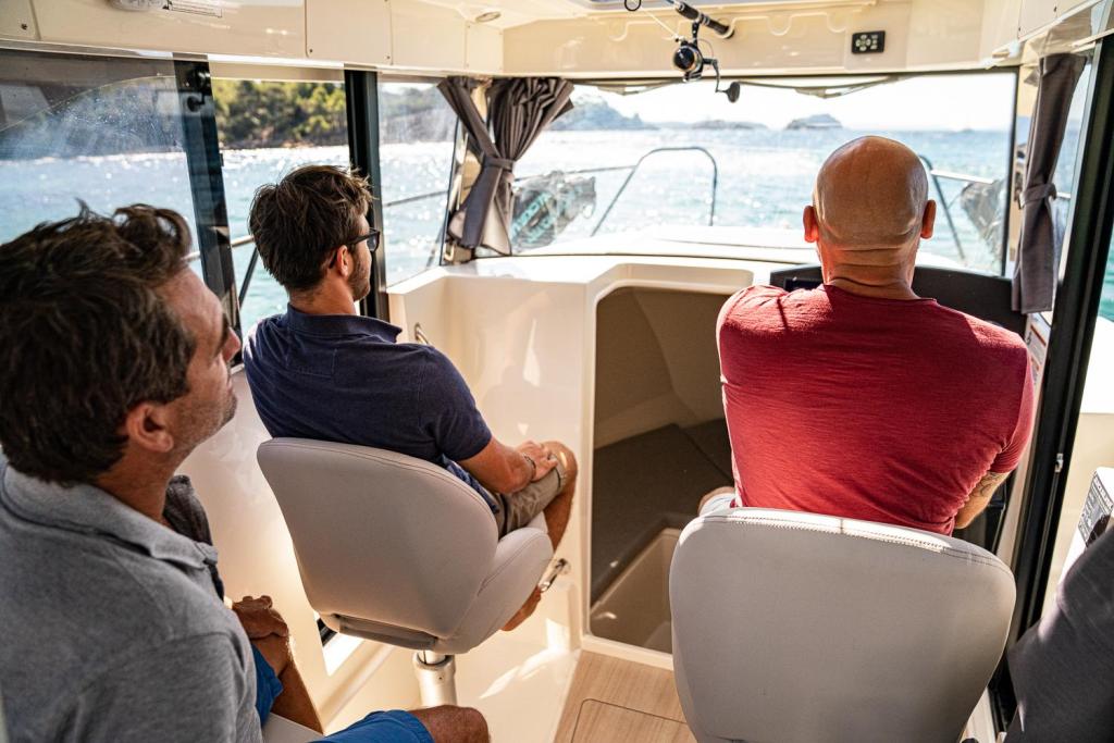 Captur 805 Pilothouse Captur 805 Pilothouse