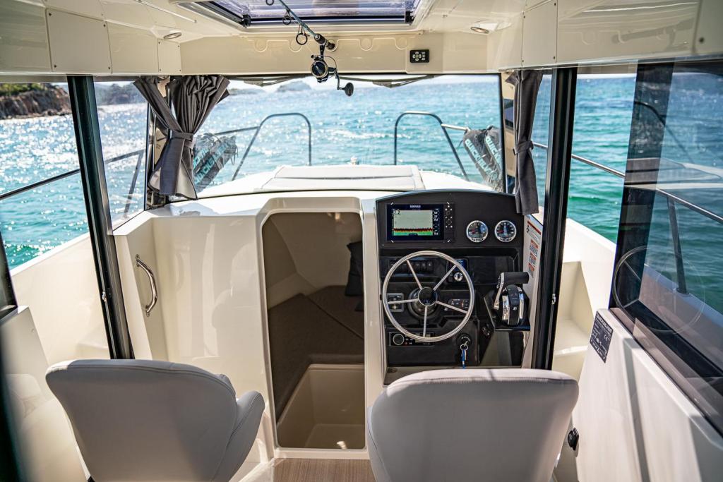 Captur 805 Pilothouse Captur 805 Pilothouse