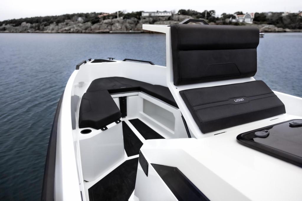 907 mit 300 PS und Trailer