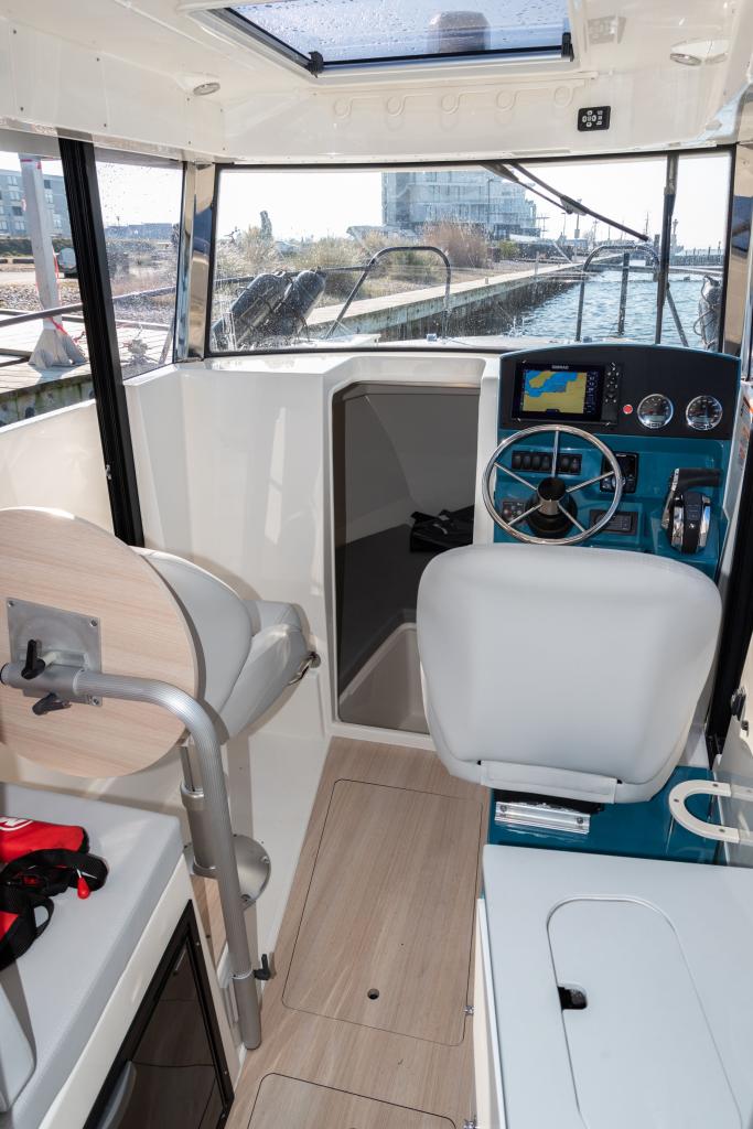 Captur 805 Pilothouse mit 225 PS