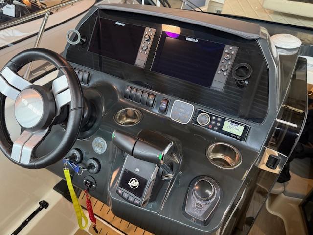_Quicksilver_Activ_875_Sundeck_mit_2x_F250_ JOYSTICK _Quicksilver_Activ_875_Sundeck_mit_2x_F250_ JOYSTICK