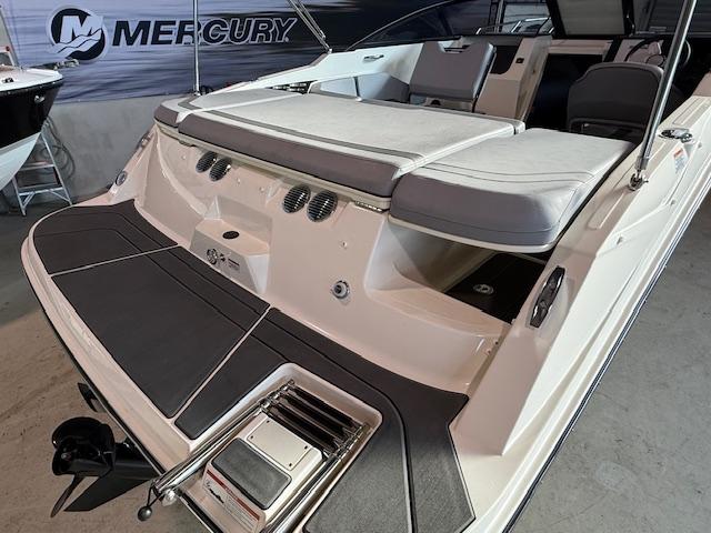 C21i Cuddy IB Premiere C21i Cuddy IB Premiere