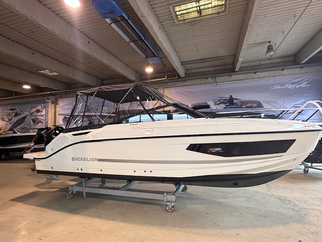 Quicksilver Activ 755 Cruiser mit Mercury 250PS Lagerboot