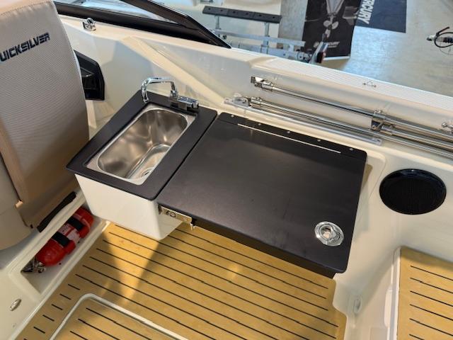 Activ 675 Bowrider mit 175 PS