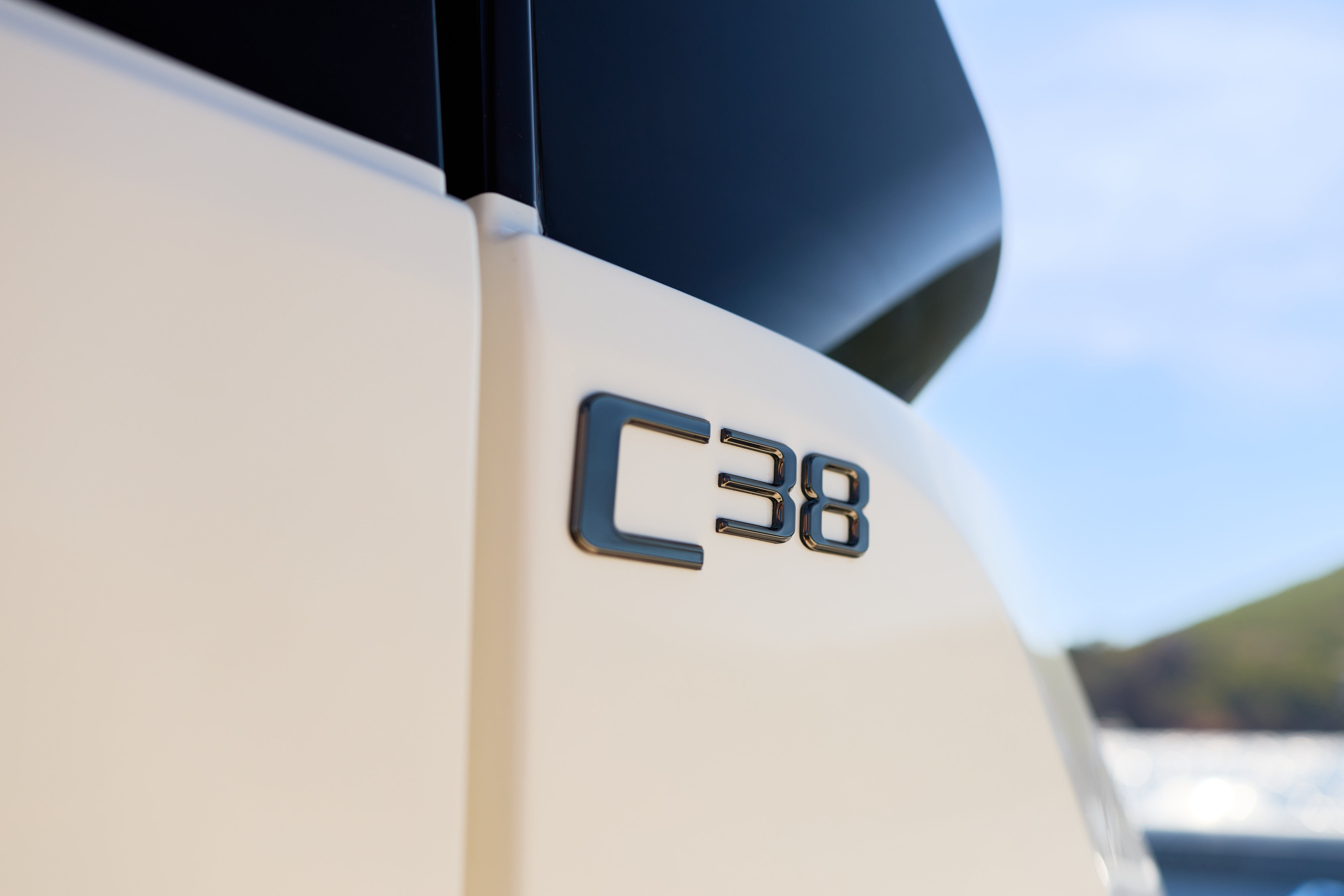 Navan C 38 inkl. 2x 350 PS V10
