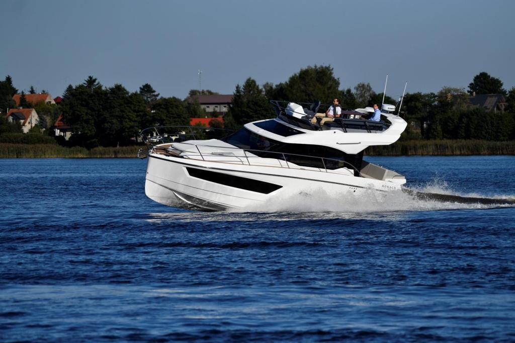 Monaco 110 Flybridge 2 x 200 PS Monaco 110 Flybridge 2 x 200 PS