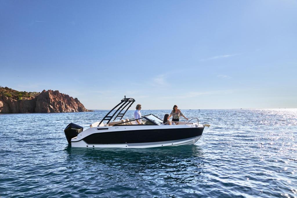 675 Bowrider mit 150 PS und Trailer
