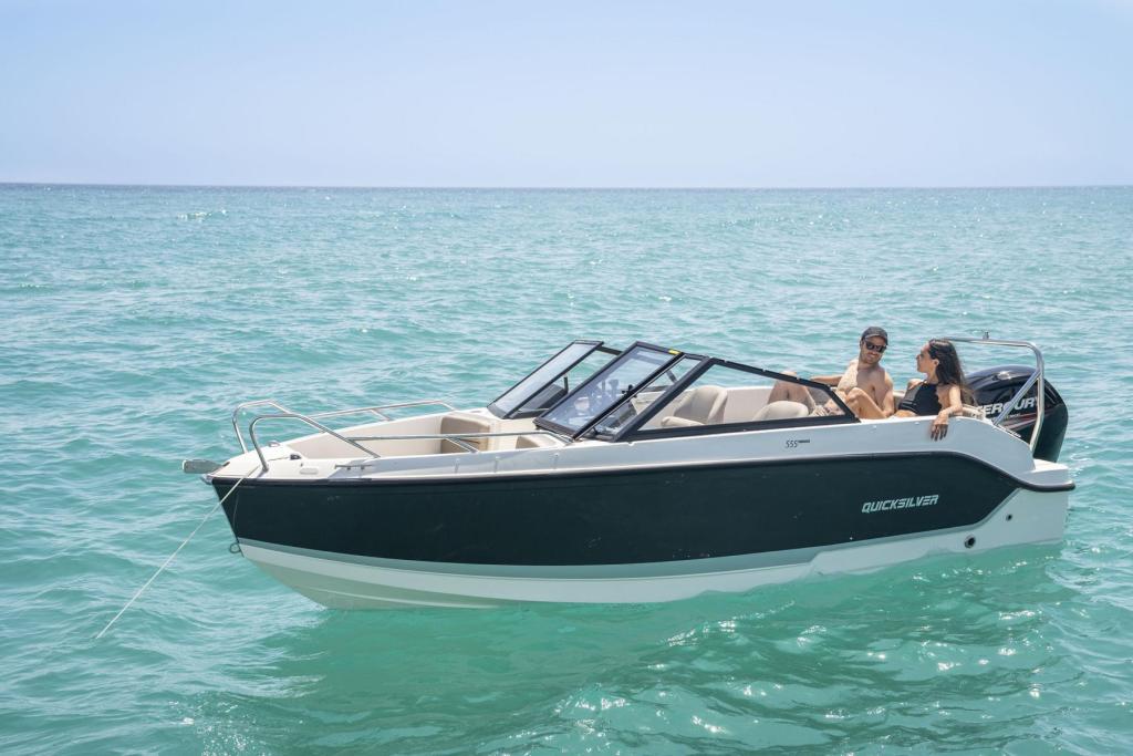 Activ 555 Bowrider mit 15PS inkl Trailer