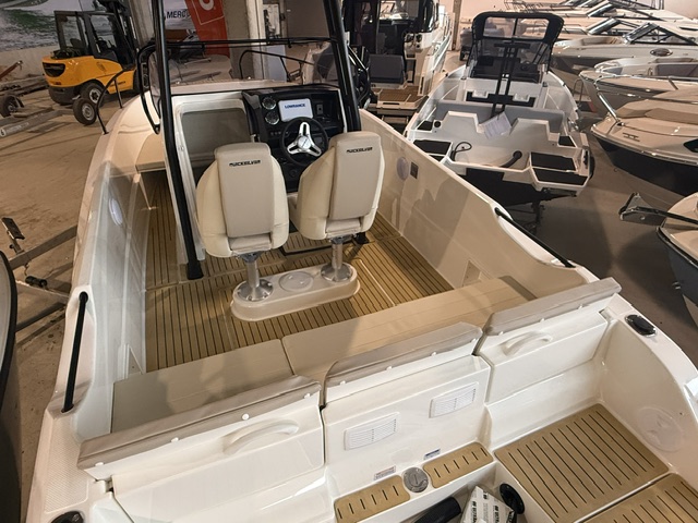 Quicksilver Activ 705 Open mit Mercury 200PS Lagerboot