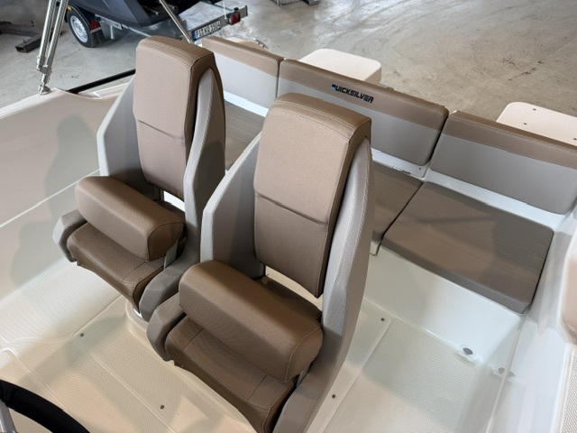 Quicksilver Activ 555 Open mit 80PS, Lagerboot #047889