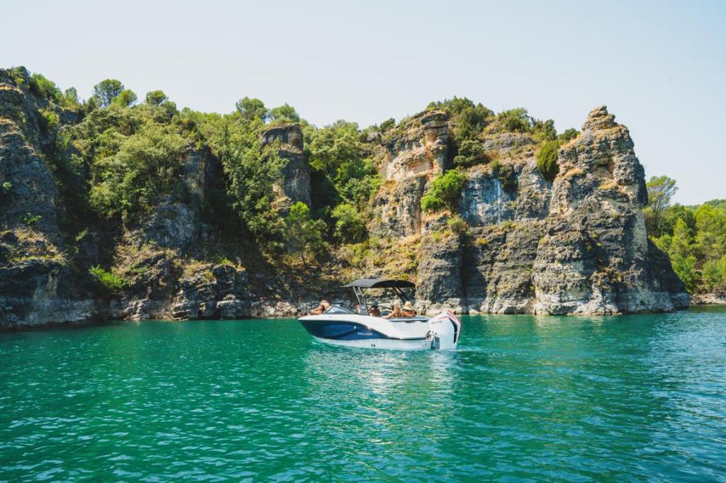 V20 Bowrider Outboard 115PS