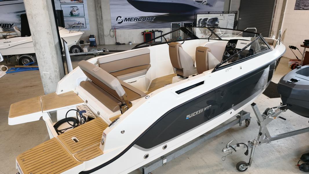 Quicksilver 675 Bowrider mit Mercury 175 PS V6 Lagerboot