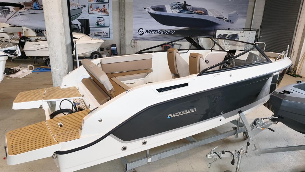 Quicksilver 675 Bowrider mit Mercury 175 PS V6 Lagerboot