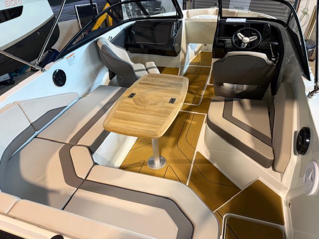 V20 Bowrider Outboard 200PS