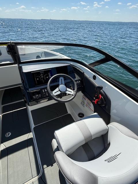 V20i Bowrider mit MerCruiser 4,5L 250PS V20i Bowrider mit MerCruiser 4,5L 250PS