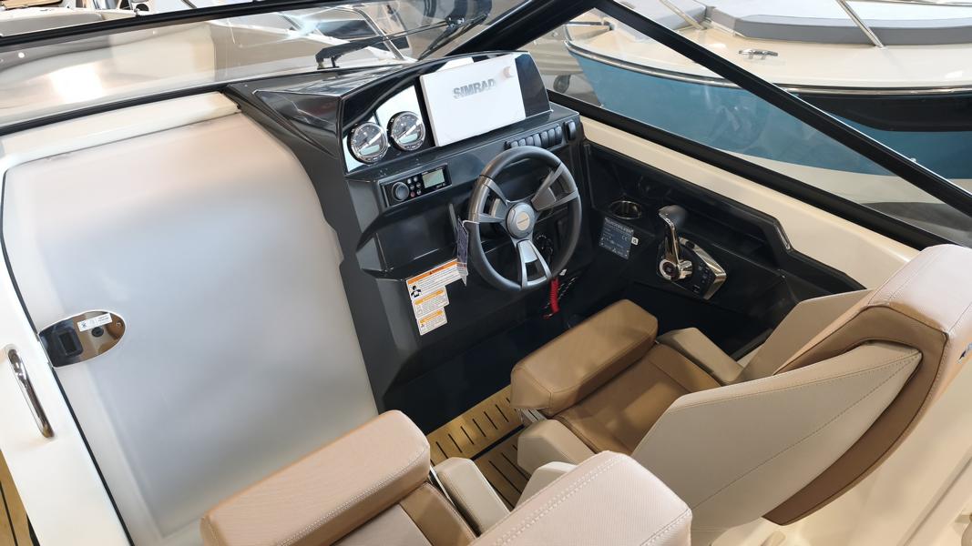 Quicksilver 675 Bowrider mit Mercury 175 PS V6 Lagerboot