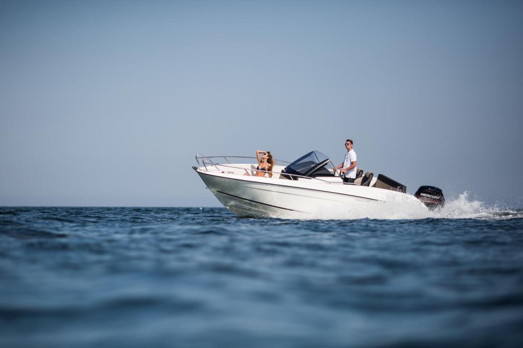 630 Bowrider mit 115 PS und Trailer