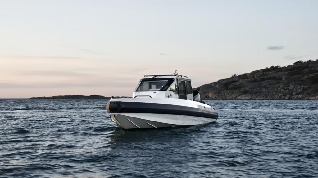 827 Coupe mit 250PS und Trailer 827 Coupe mit 250PS und Trailer
