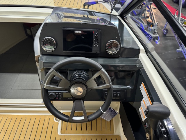 Quicksilver Activ 605 Cruiser mit Mercury 115 PS ProXS Lagerboot
