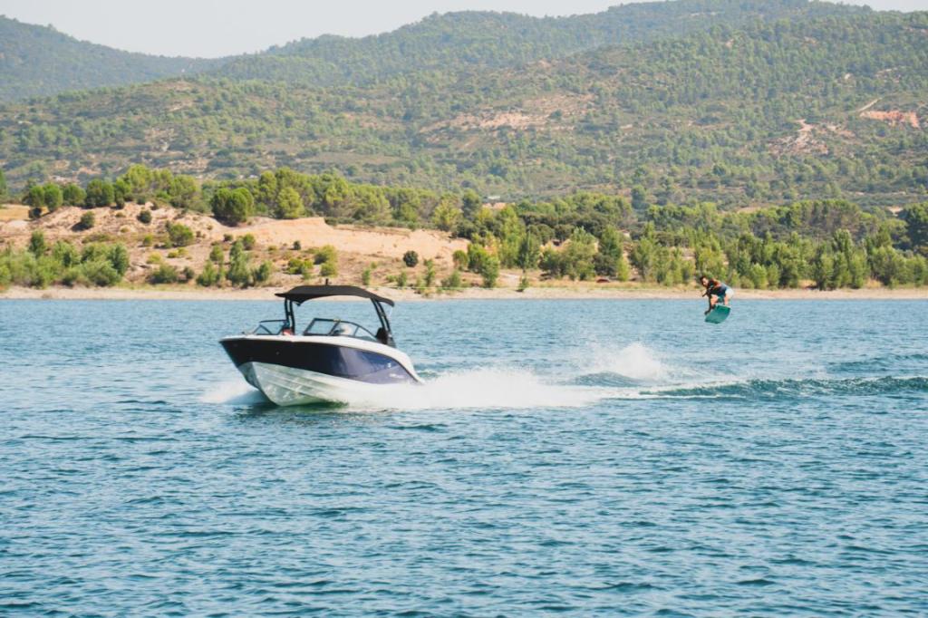 V20 Bowrider Outboard 115PS V20 Bowrider Outboard 115PS