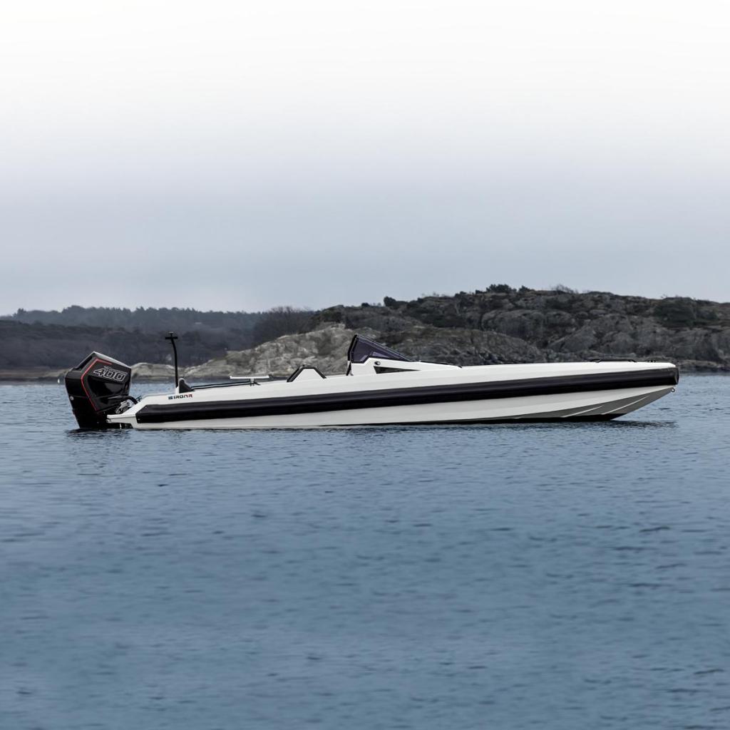 907 mit 300 PS und Trailer