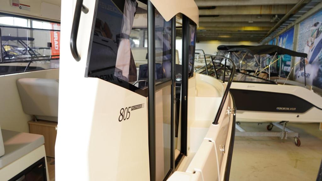 Captur 805 Pilothouse mit 300 PS Captur 805 Pilothouse mit 300 PS