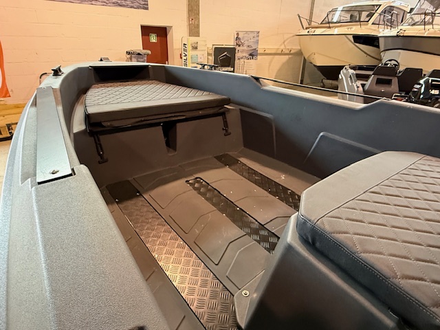 SeaStorm 17 Advantage + Mercury F60 + Trailer
