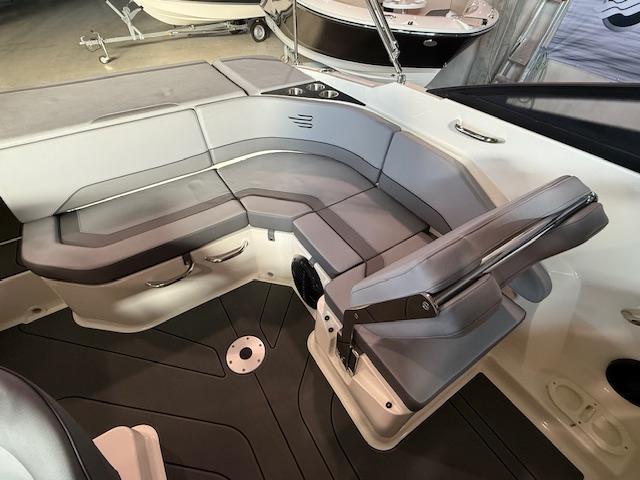 C21i Cuddy IB Premiere C21i Cuddy IB Premiere