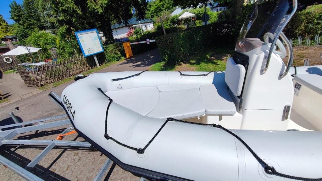 _Bombard_Sunrider_500_mit_Yamaha_60PS