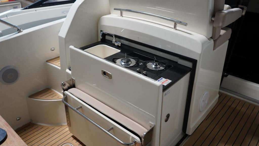 _Quicksilver_Activ_875_Sundeck_mit_2x_F250_ JOYSTICK