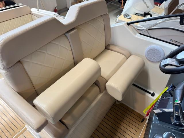 _Quicksilver_Activ_875_Sundeck_mit_2x_F250_ JOYSTICK _Quicksilver_Activ_875_Sundeck_mit_2x_F250_ JOYSTICK