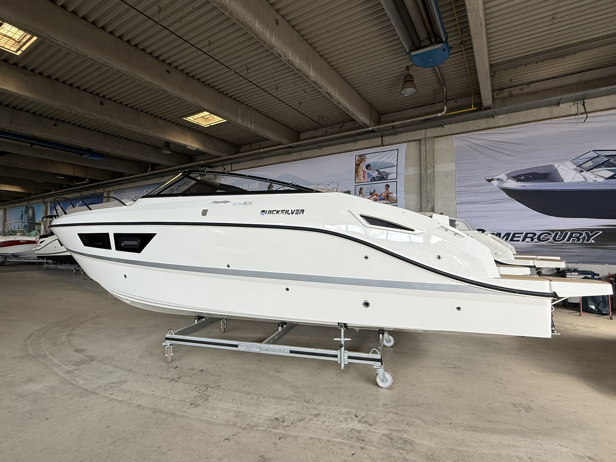 Quicksilver Activ 805 Cruiser mit Mercury 250PS Lagerboot 