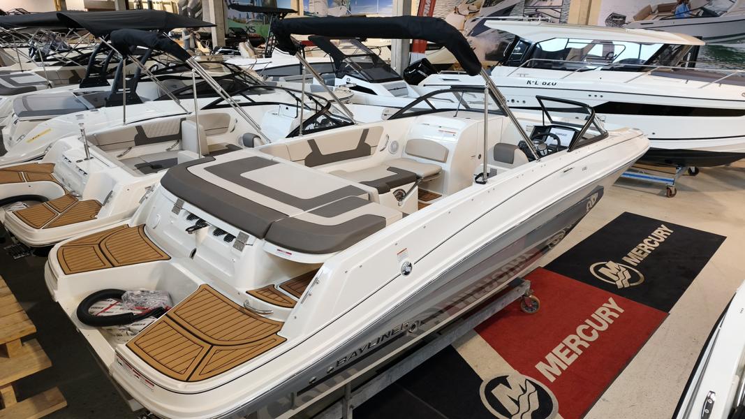 Bayliner VR6 Bowrider mit Mercury 175 PS, Lagerboot
