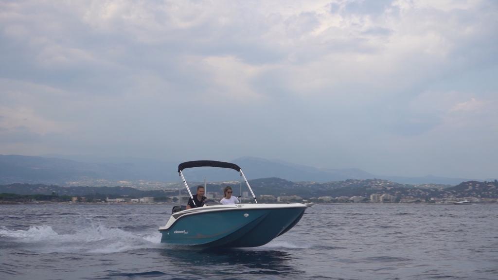 Element M15 mit 40 PS und Trailer, 475 Axess