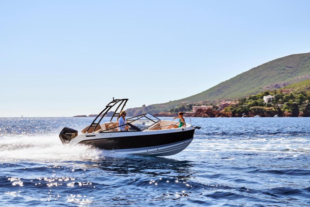 Activ 675 Bowrider Activ 675 Bowrider