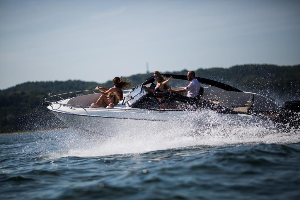 630 Bowrider mit 115 PS und Trailer