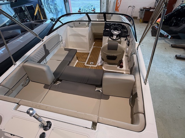 VR4 Bowrider Outboard mit 115PS Lagerboot #2786774